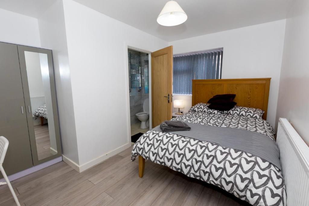 Comfortable stay in Shirley, Solihull – Room 1 Cheap hotels birmingham