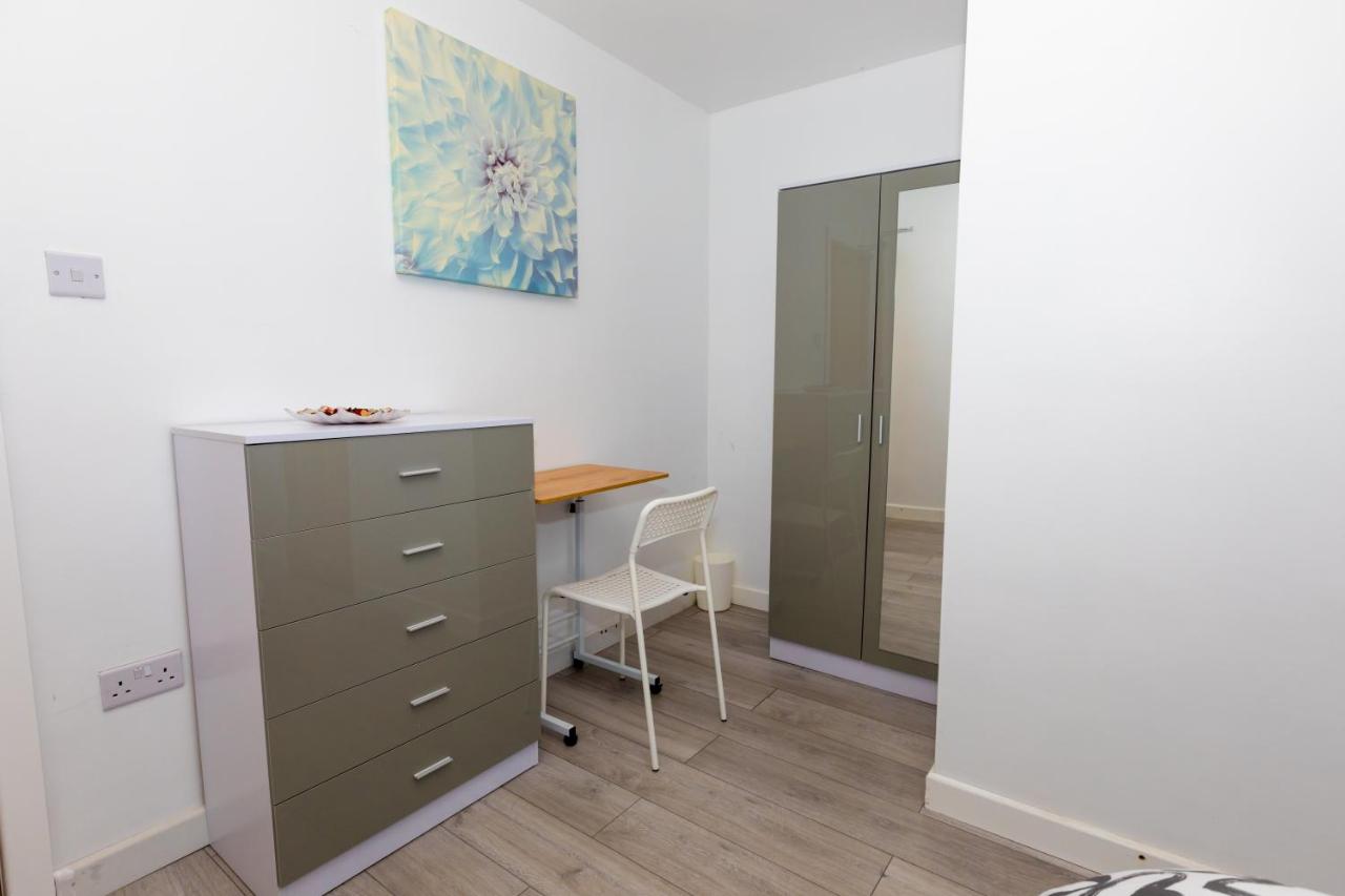 comfortable-stay-in-shirley-solihull-room-1-cheap-hotels-birmingham3.jpg Cheap Hotels Birmingham Comfortable stay in Shirley, Solihull - Room 1 photo: 4