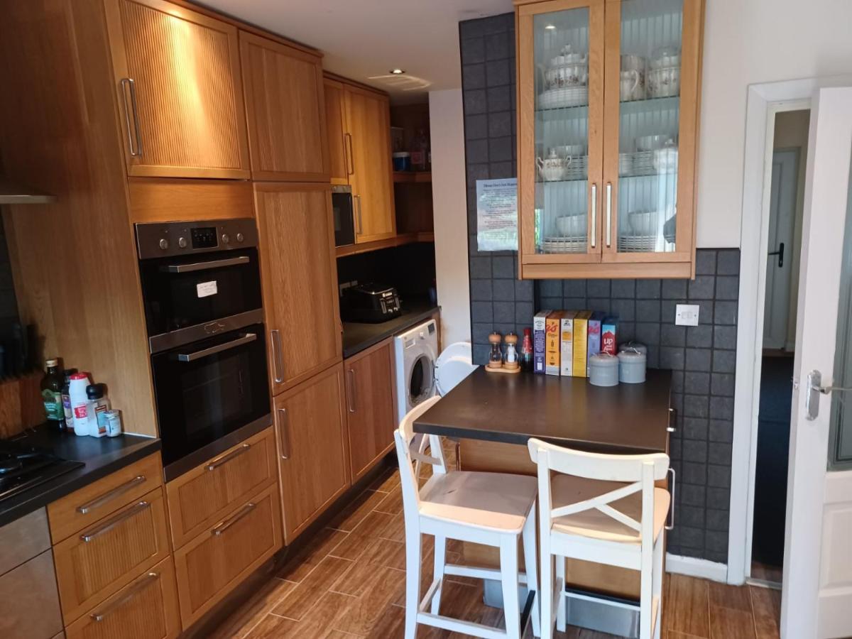 cosy-quiet-3-bedroom-home-with-free-parking-cheap-hotels-birmingham2.jpg Cheap Hotels Birmingham Cosy, quiet 3 bedroom home with free parking photo: 3