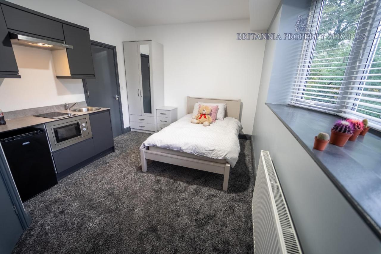 Lovely Studios in Guesthouse close to city with FREE parking! Cheap hotels birmingham