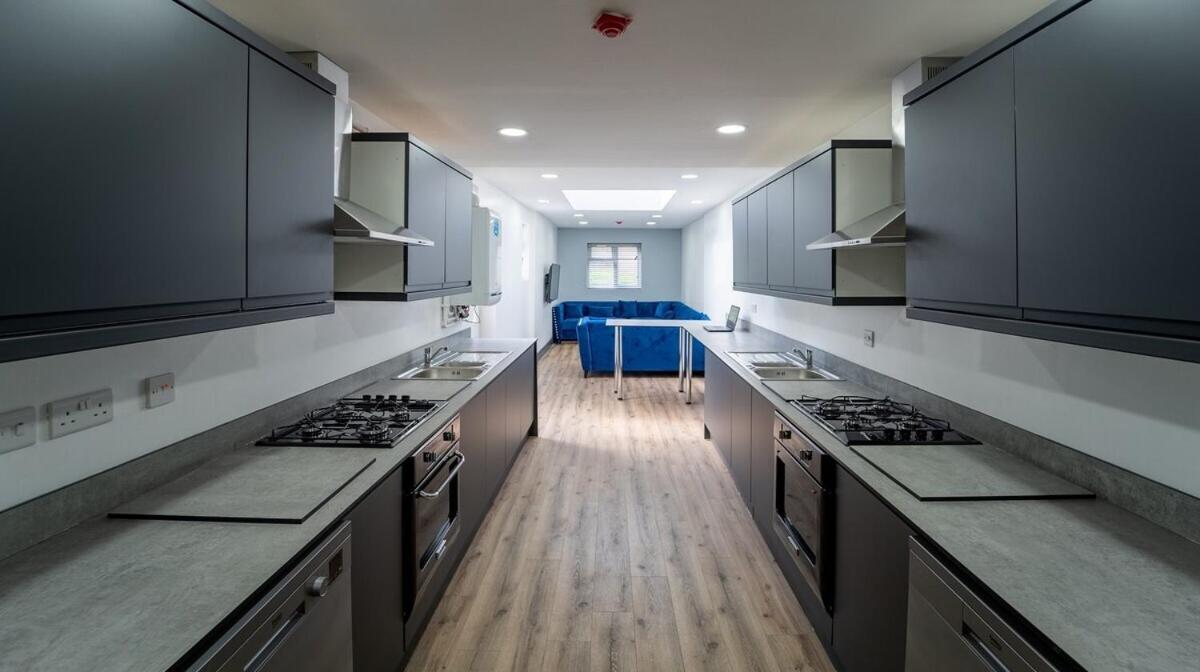lovely-studios-in-guesthouse-close-to-city-with-free-parking-cheap-hotels-birmingham3.jpg Cheap Hotels Birmingham Lovely Studios in Guesthouse close to city with FREE parking! photo: 4