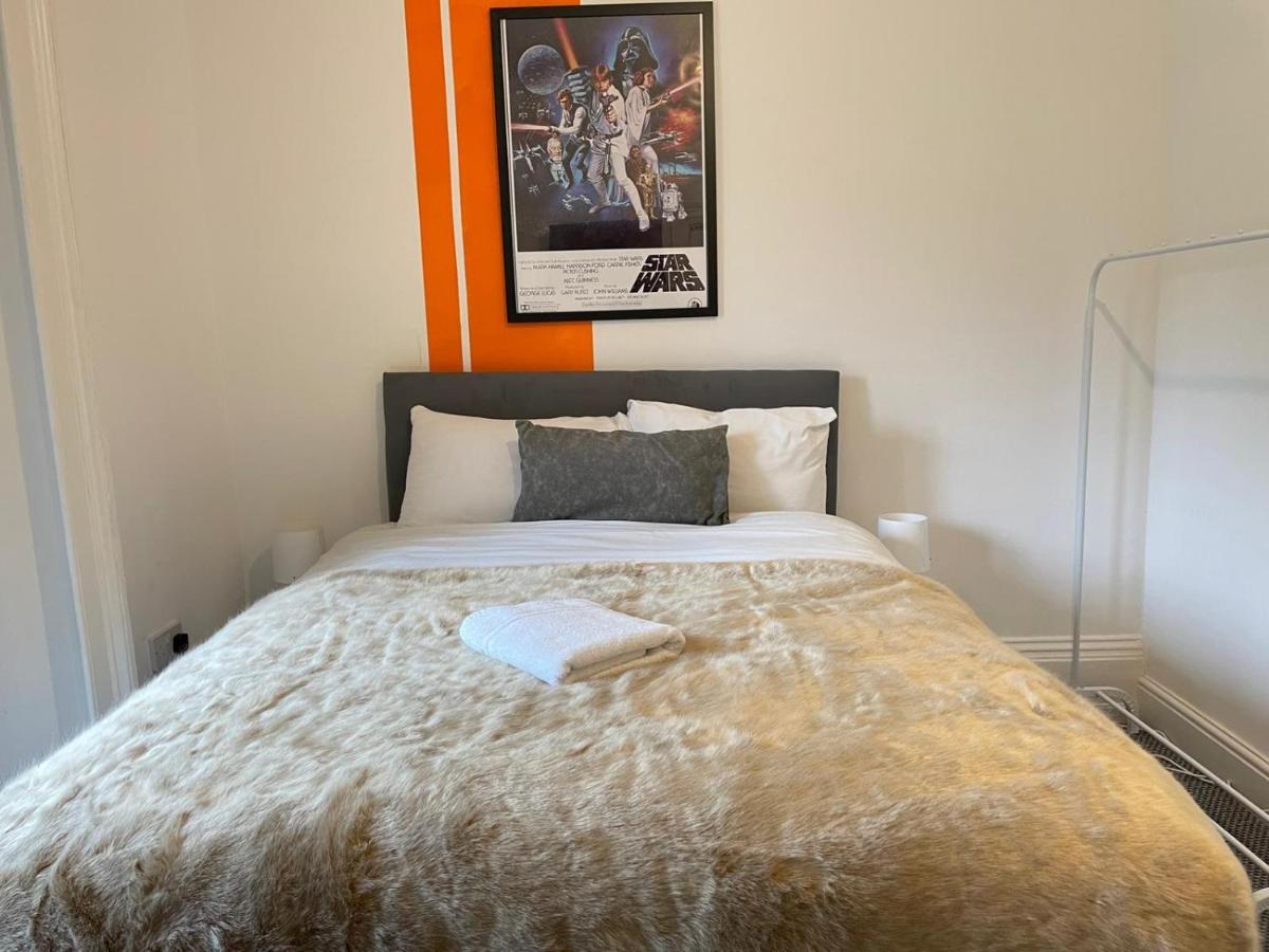 st-peters-shared-house-cheap-hotels-birmingham5.jpg Cheap Hotels Birmingham St Peter's Shared House photo: 6